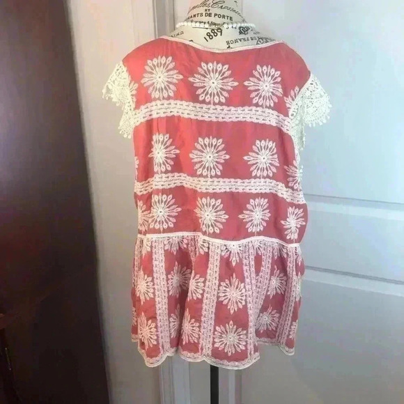 Cato Est 1948 Women’s 22/24W Peach and Beige Heavily Embroidered Peplum Blouse - Picture 2 of 7
